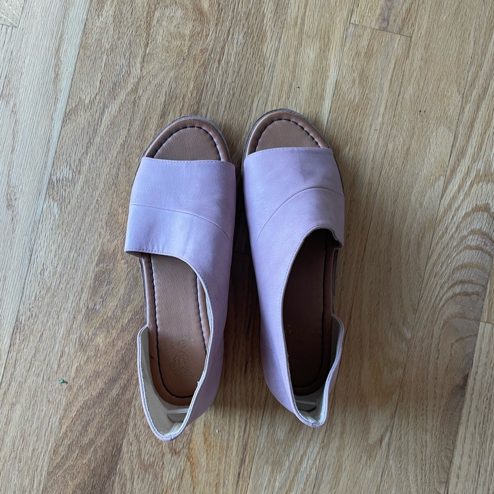 Pink sandals/flats.